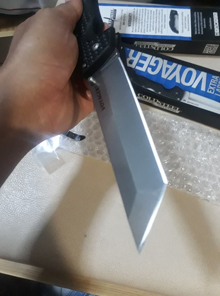 มีดพับ Cold Steel Voyager XL 5.5 in Tanto Plain Black GFN Handle 29AXT Japanese AUS10A Alloy