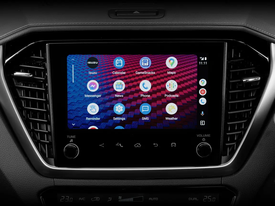 usp-2-doors-mobile-interior-infotainment