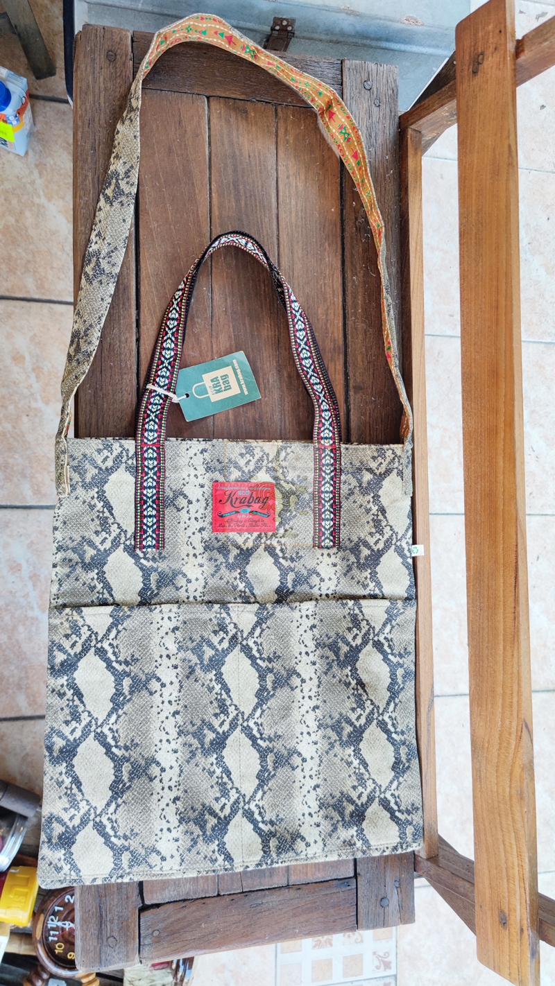 กระเป๋า ยี่ห้อ KRA bag