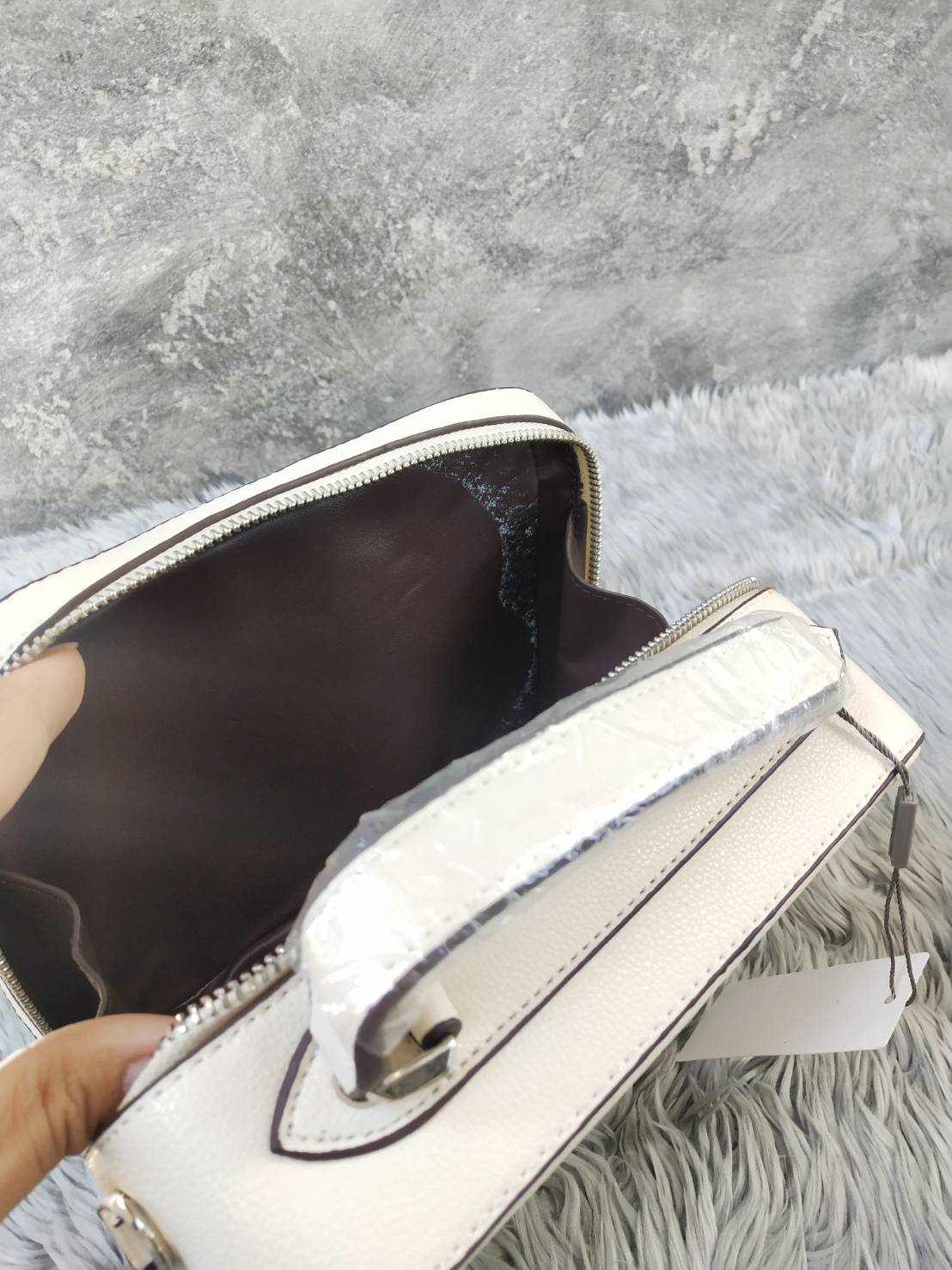 CHARLES & KEITH VAN GOGH SUNFLOWER EMBROIDERED BOX BAG ❌Sale มีตำหนิตามรูป❌