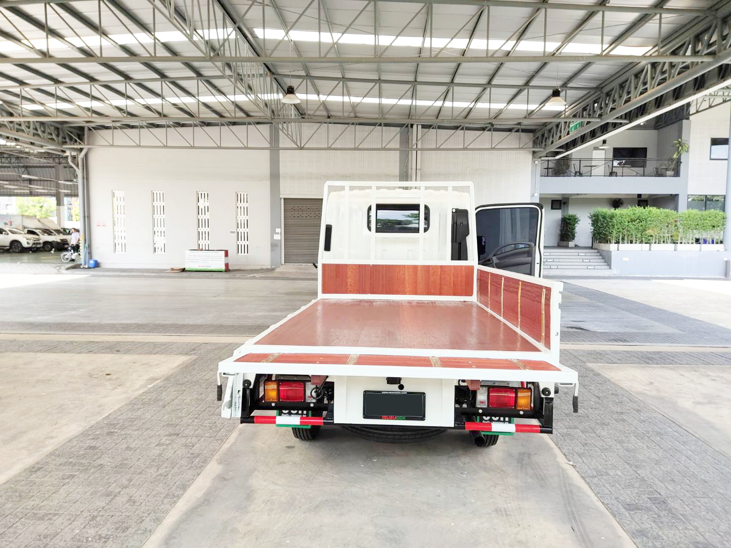 ISUZU NLR Smoother Euro 5 Max (ช่วงยาว 3 เมตร) หัวแชสซี (Chassis)