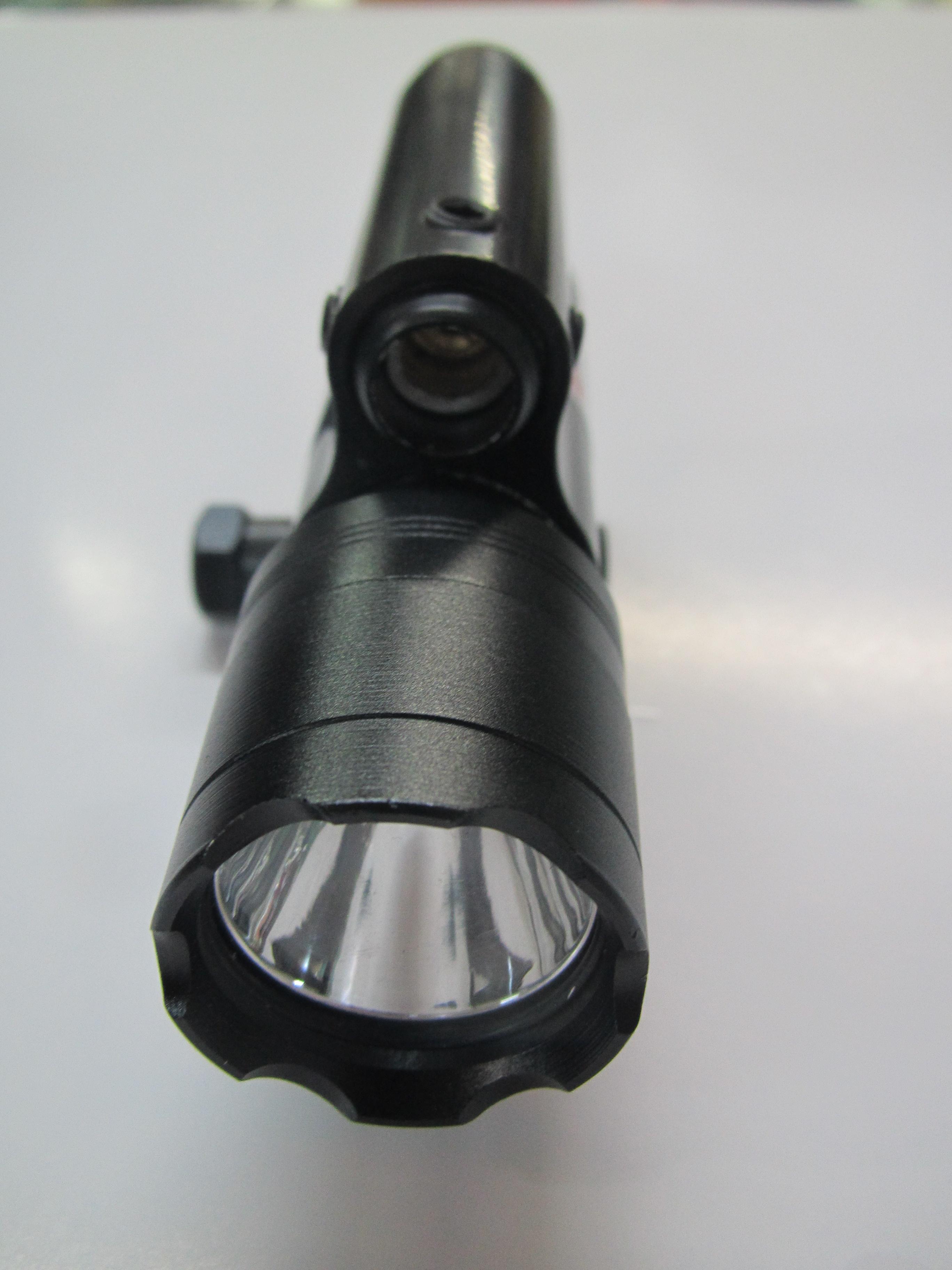 ไฟฉายพร้อมเลเซอร์