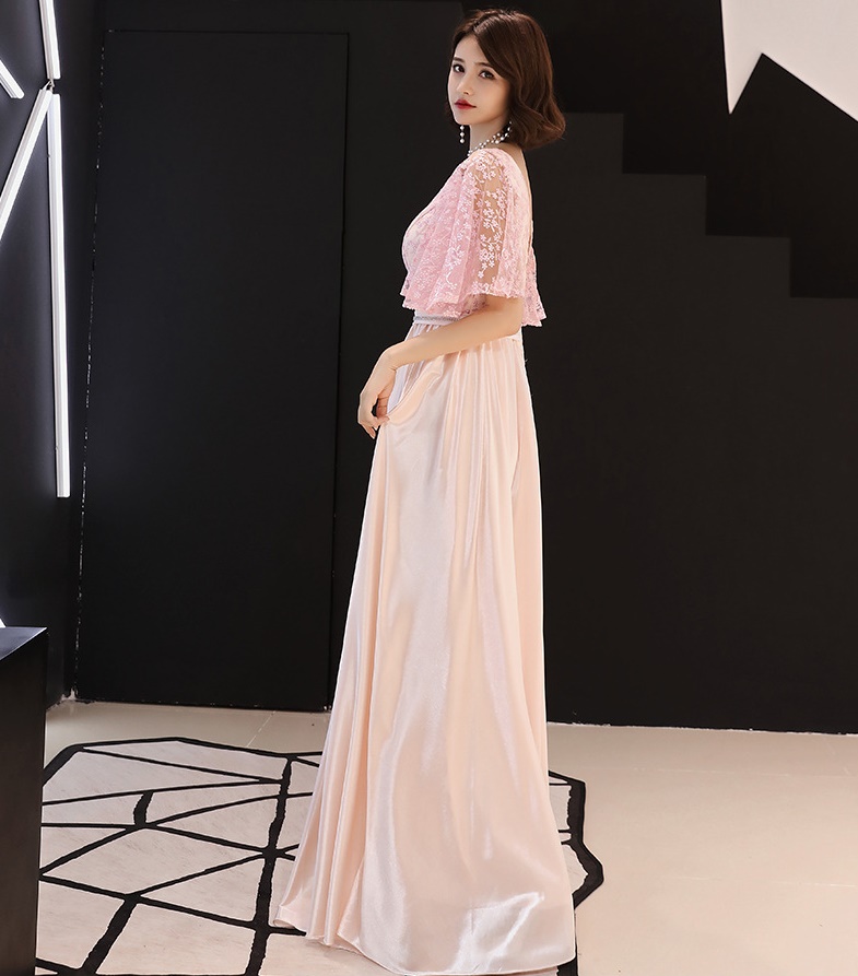 ชุดออกงานราตรียาวสชมพู เสื้อลูกไม้ แขนปีกค้างคาว เอวเพชร กระโปรงยางทรงบาน