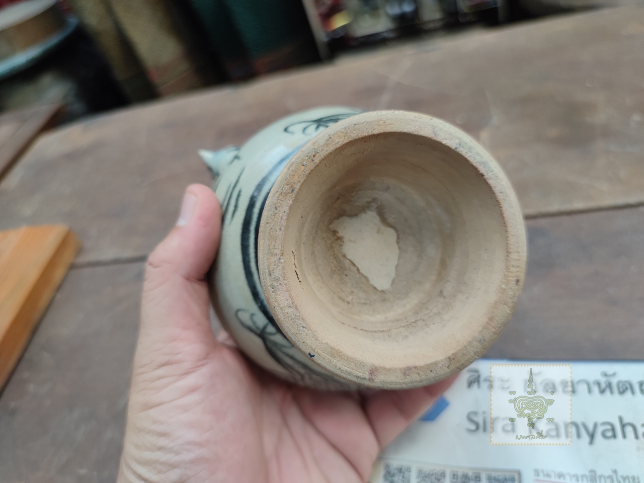 ไหนกเครื่องสังคโลก เขียนลายเคลือบขาว