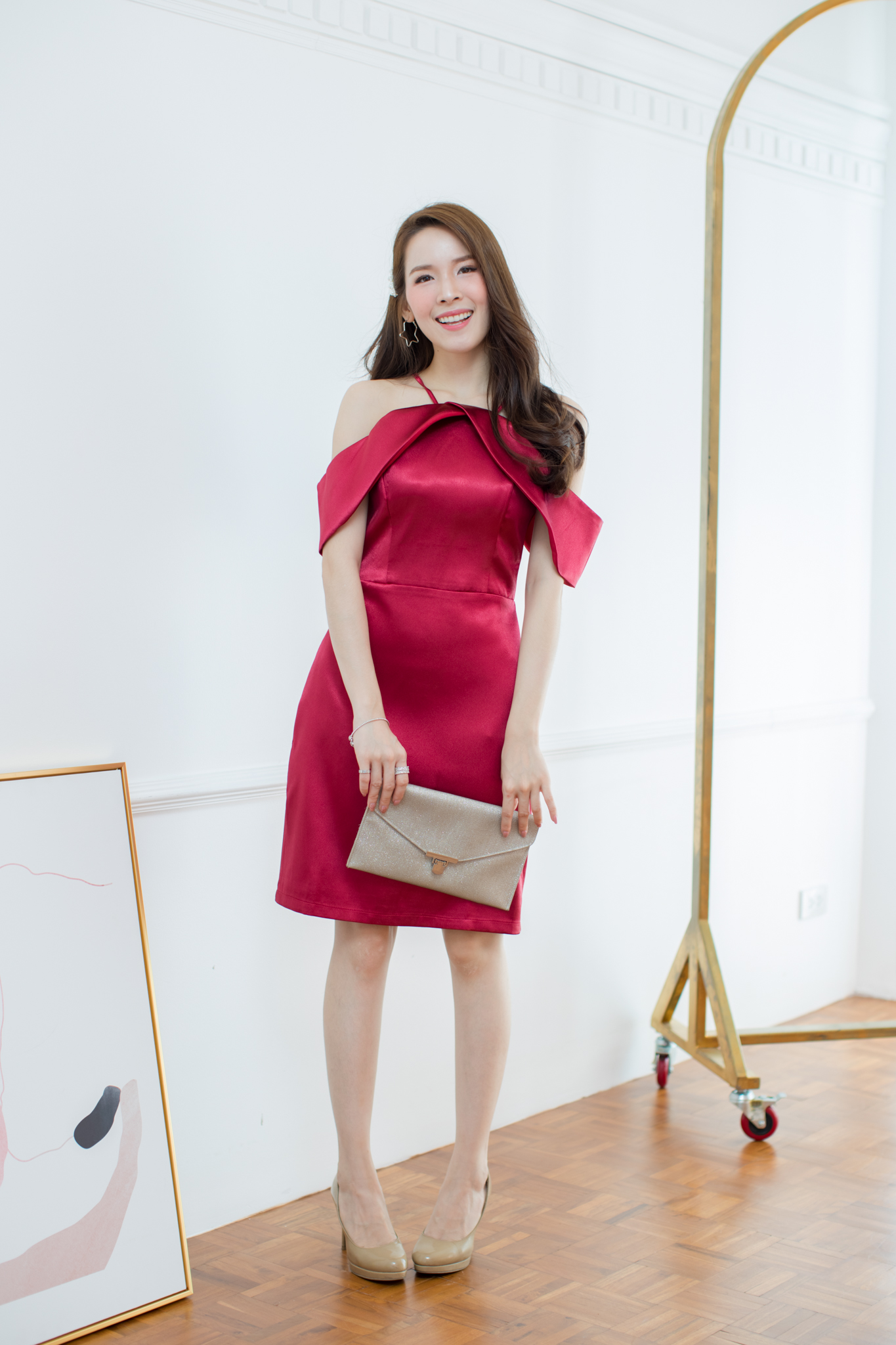 ชุดออกงานราตรี ชุดไปงานแต่งสีแดง สายเดี่ยวเว้าไหล่ปิดต้นแขน ทรงเข้ารูป