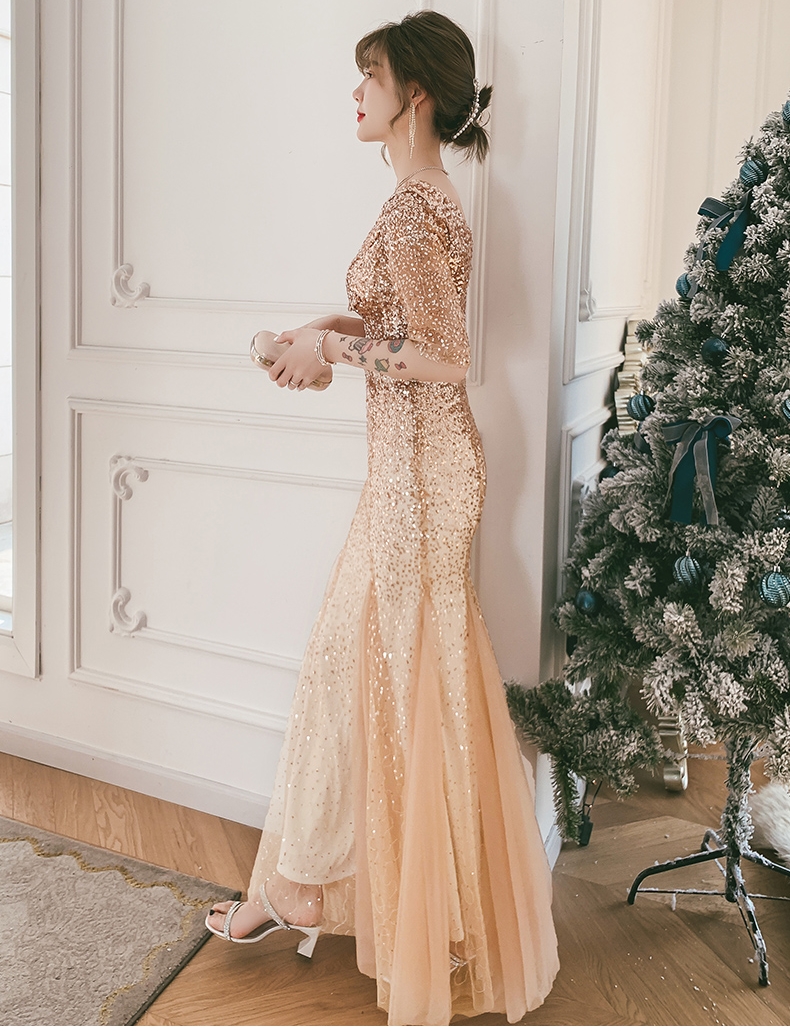 ชุดราตรียาวสีทอง เดรสออกงานปักเลื่อมแขนดีไซน์สุดเก๋ แบบสวยๆสไตล์เรียบหรูดูแพง เหมาะสำหรับใส่เป็นชุดราตรีออกงานกลางคืน ชุดไปงานแต่งงานกลางคืน ชุดไปงานกาล่าดินเนอร์