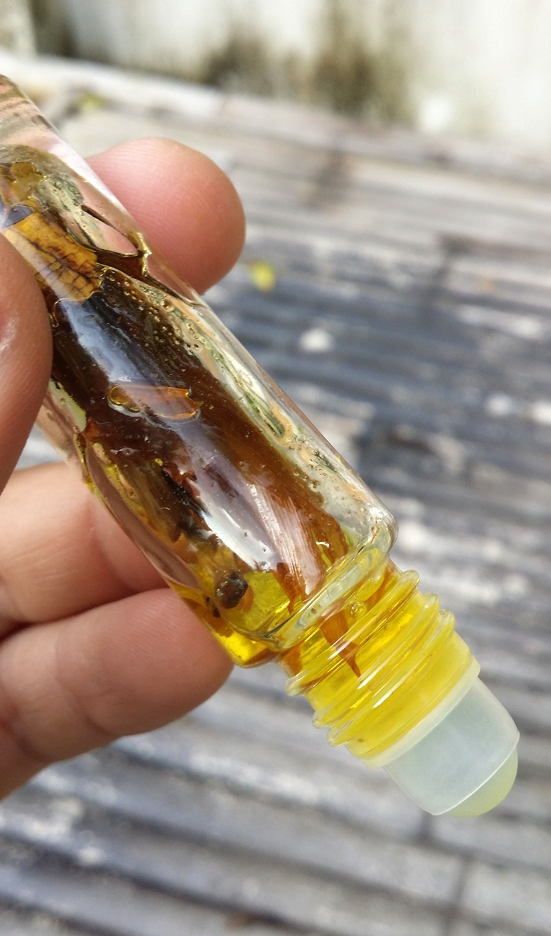 น้ำมันว่านเสน่ ว่านดอกทอง ว่านรากราคะ ว่านสาวหลง ว่านรักซ้อน