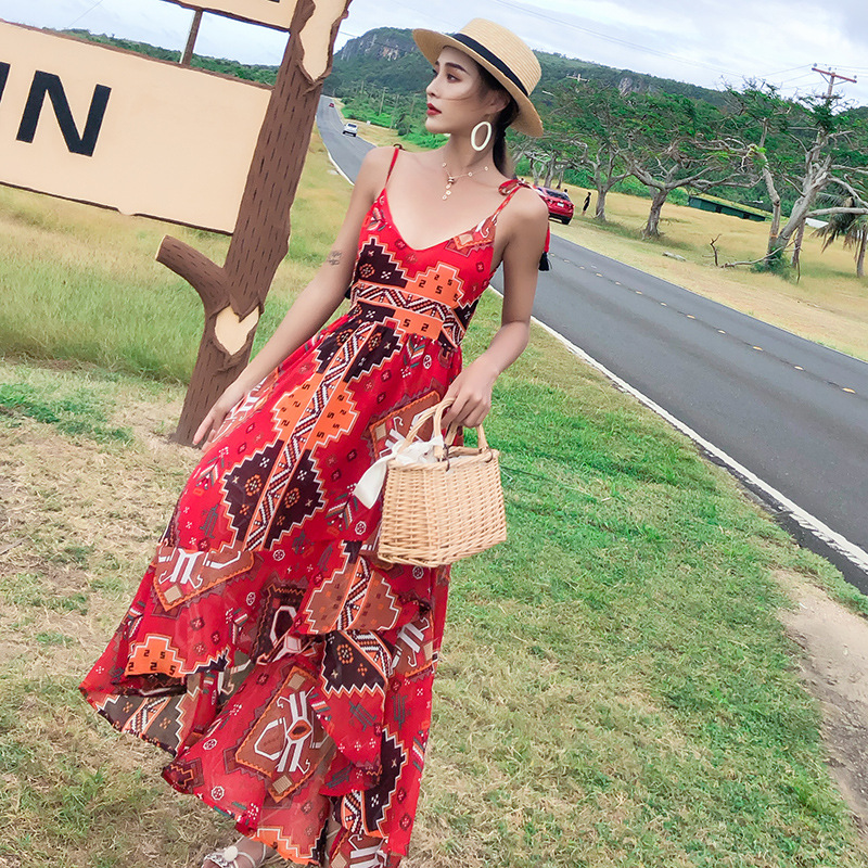 ชุดเที่ยวทะเล ชุดไปทะเลสีแดงลายโบฮีเมียน แม็กซี่เดรสสายเดี่ยวโชว์หลัง ใส่เดินเล่นริมทะเล ถ่ายรูป