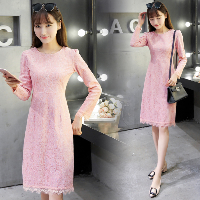 ชุดเดรสสั้นสีชมพู ผ้าลูกไม้ แขนยาว ทรงเข้ารูป