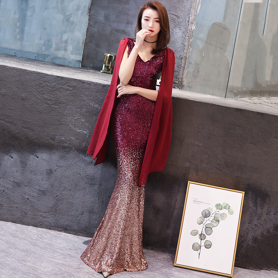 ชุดราตรียาวไหล่สีทองแดงปักเลื่อม แขนกุด แต่งระบายสองข้าง
