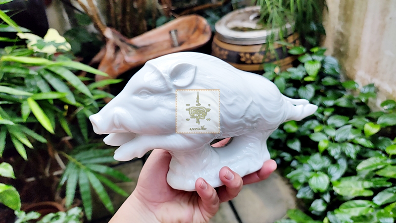 หมูเซรามิกตัวที่ 2