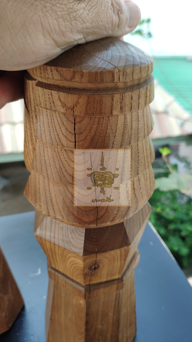 ตุ๊กตาไม้ ชาวไอนุ คู่ที่ 1