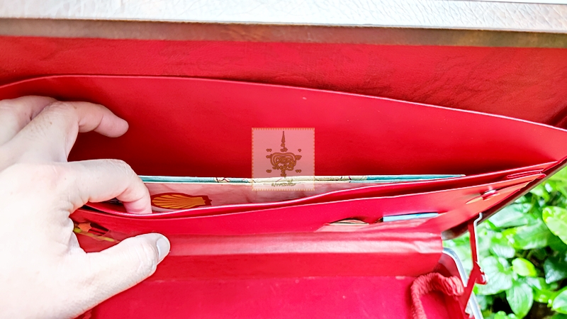 กระเป๋าหนัง เอกสารโบราณ ยี่ห้อ Niyom