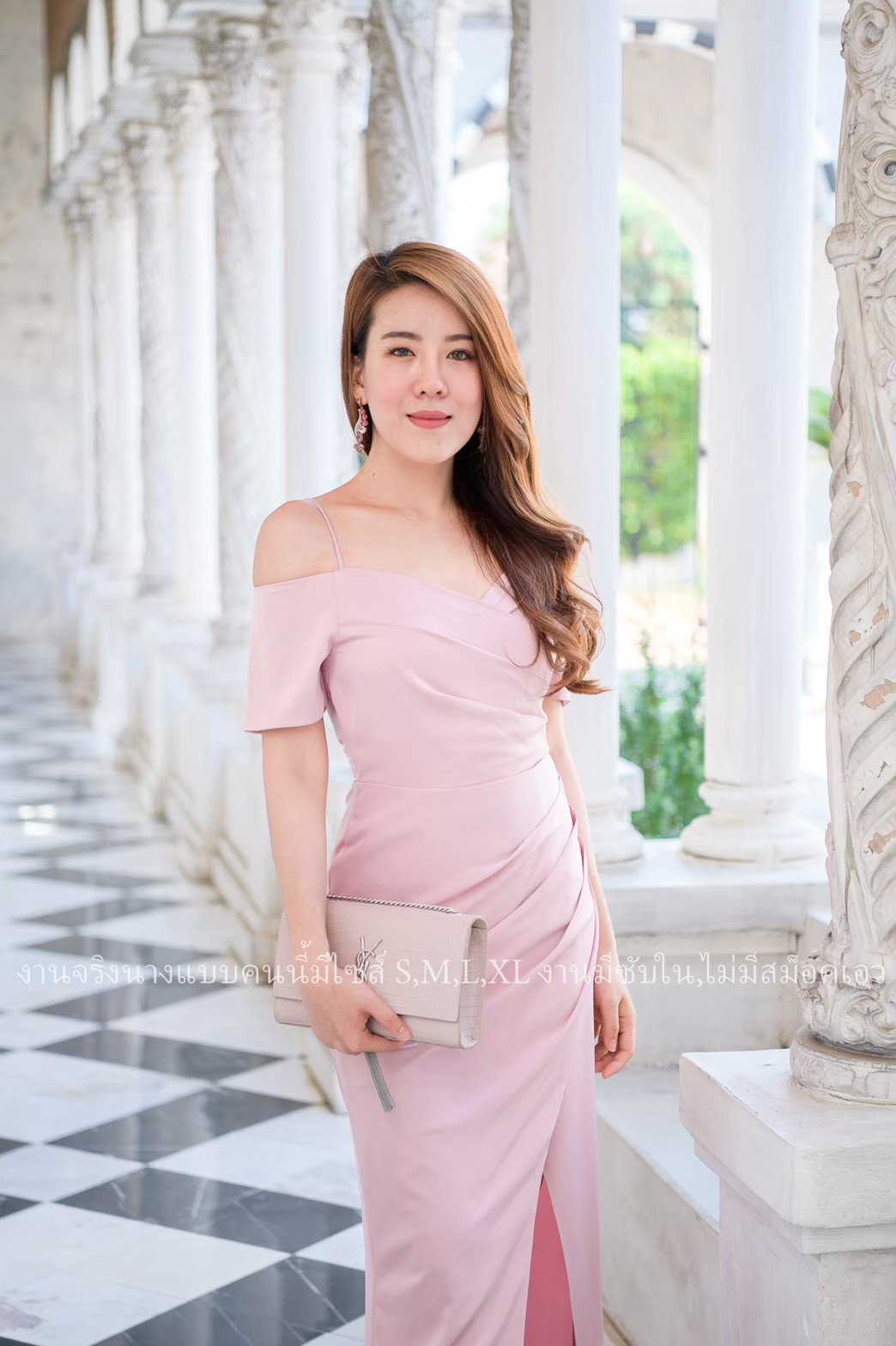 พร้อมส่ง !! ชุดออกงานสีชมพู เดรสยาวทรงเปิดไหล่ปิดต้นแขน กระโปรงยาว แนวเรียบหรู ดูดี ใส่เป็นชุดราตรี ชุดออกงาน ชุดไปงานแต่ง