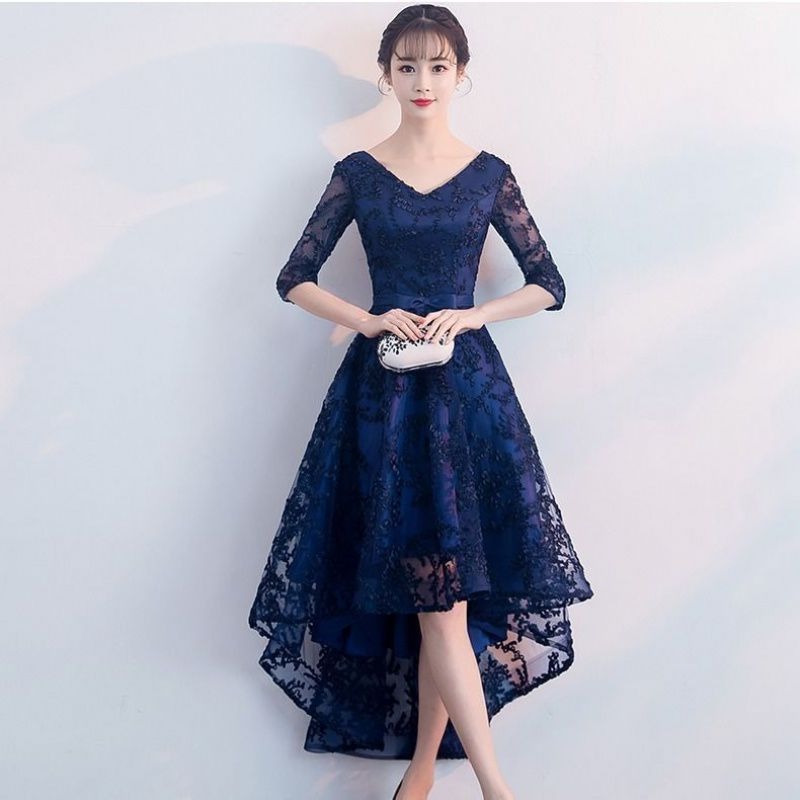 ชุดเดรสออกงานสีน้ำเงินกรมท่า คอวีปักลายนูน กระโปรงทรงบานหน้าสั้นหลังยาว แนวเรียบหรู สวย ดูดี ใส่เป็นชุดราตรี ชุดออกงาน ชุดไปงานแต่งงาน กลางวัน กลางคืน