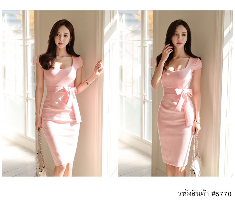 ชุดเดรสสั้นสีโอรส เดรสทรงเข้ารูป แขนสั้น แนวเรียบหรู สวย ดูดี