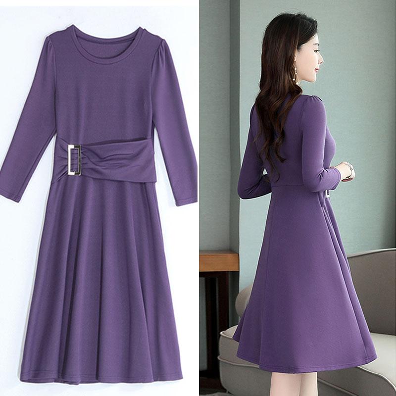 ชุดเดรสสั้นสีม่วง แขนยาว กระโปรงคลุมเข่า แนวเรียบร้อย สวยสุภาพ