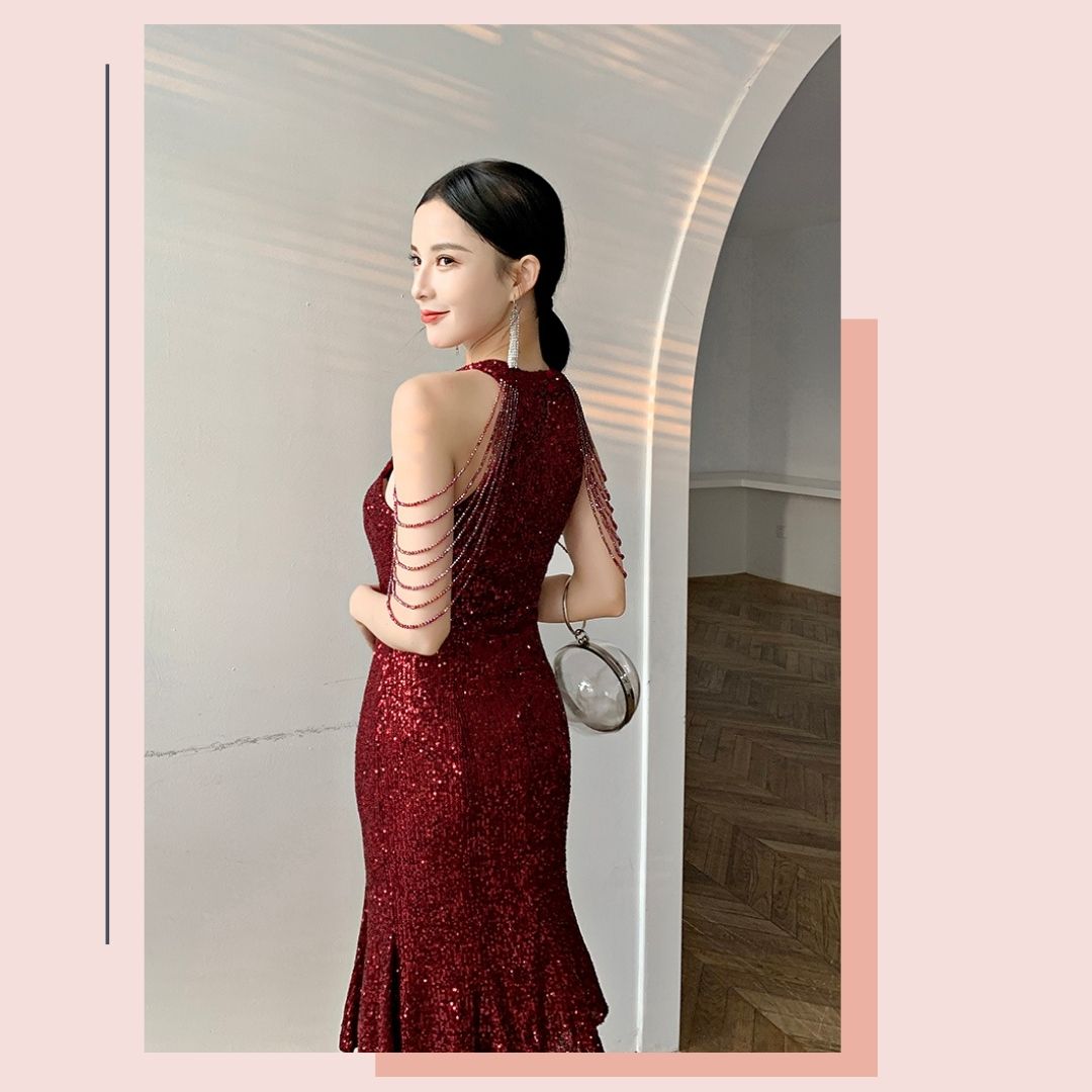 ชุดราตรี ชุดออกงาน ชุดไปงานแต่งงานสีแดง ทรงเข้ารูป ผ้าปักเหลื่อม เรียบหรู