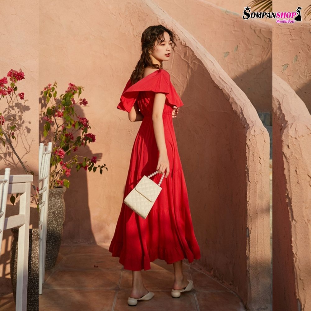 แม็กซี่เดรสยาวเปิดไหล่สีแดง กระโปรงยาวทรงบาน แฟชั่นชุดไปทะเล ชุดเที่ยวทะเล ชุดใส่เดินเล่นถ่ายรูปริมชายหาดสวยๆ