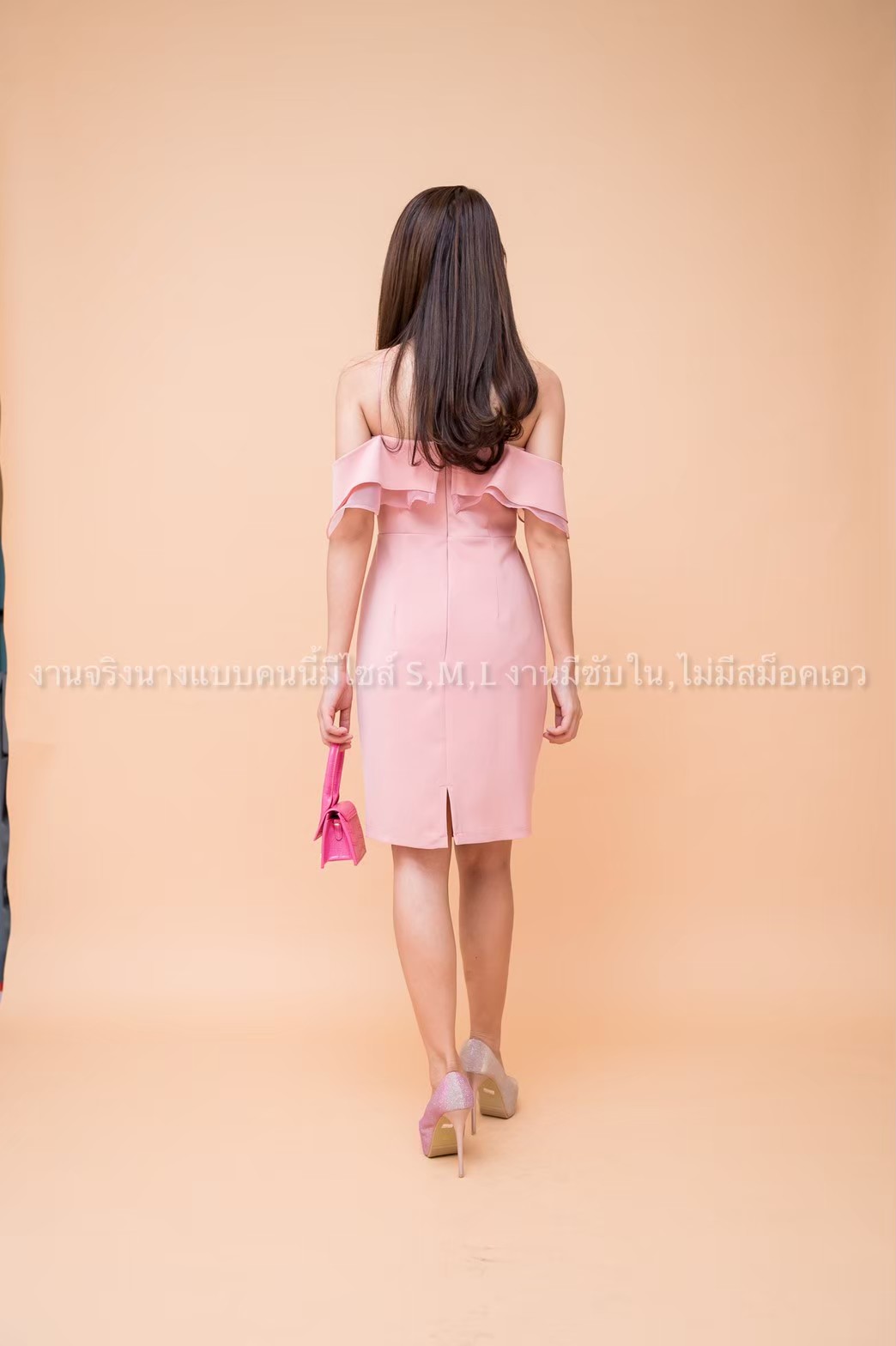 ชุดเดรสออกงานสีชมพู สายเดี่ยวแต่งระบาย แนวสวยน่ารัก