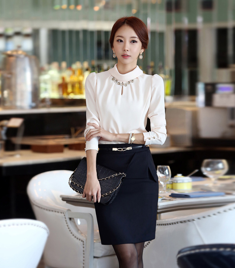 กระโปรงสั้นสีดำ ทรงเอเข้ารูป