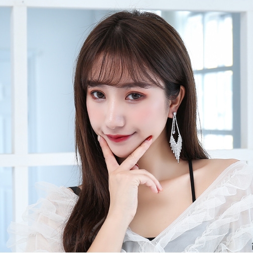 ตุ้มหู/ต่างหูยาวเพชรห้อยระย้าสีเงิน เรียบหรู สวยมากๆ