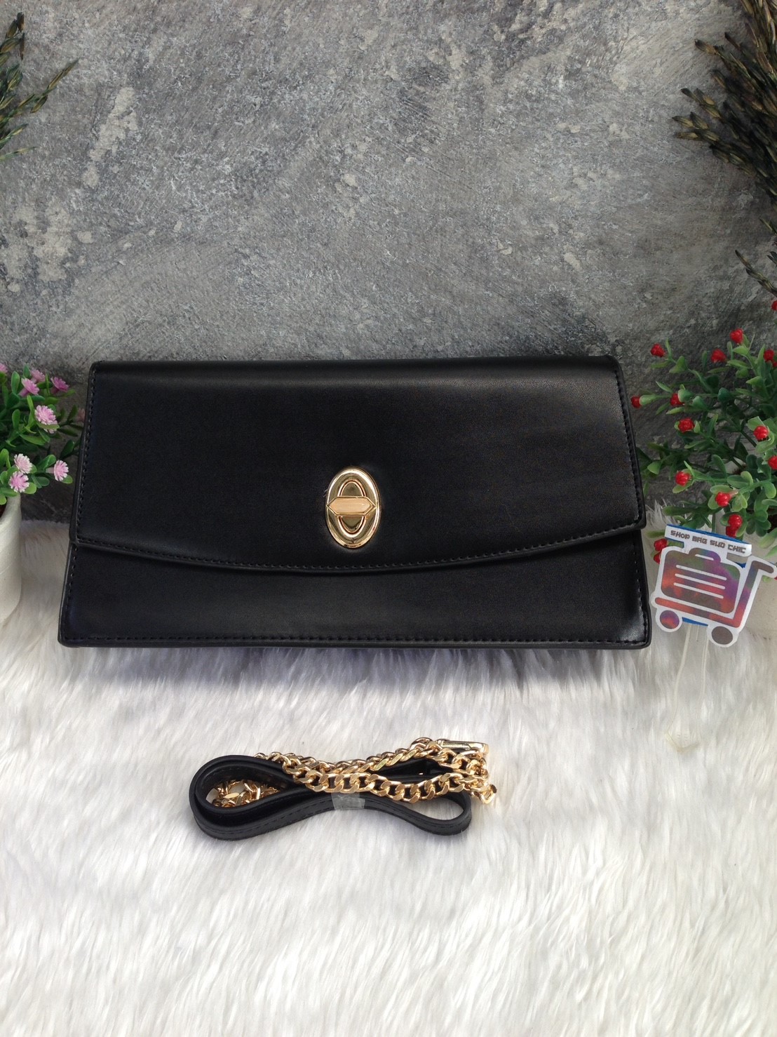 CHARLES&KEITH FRONT FLAP TURN LOCK CLUTCH