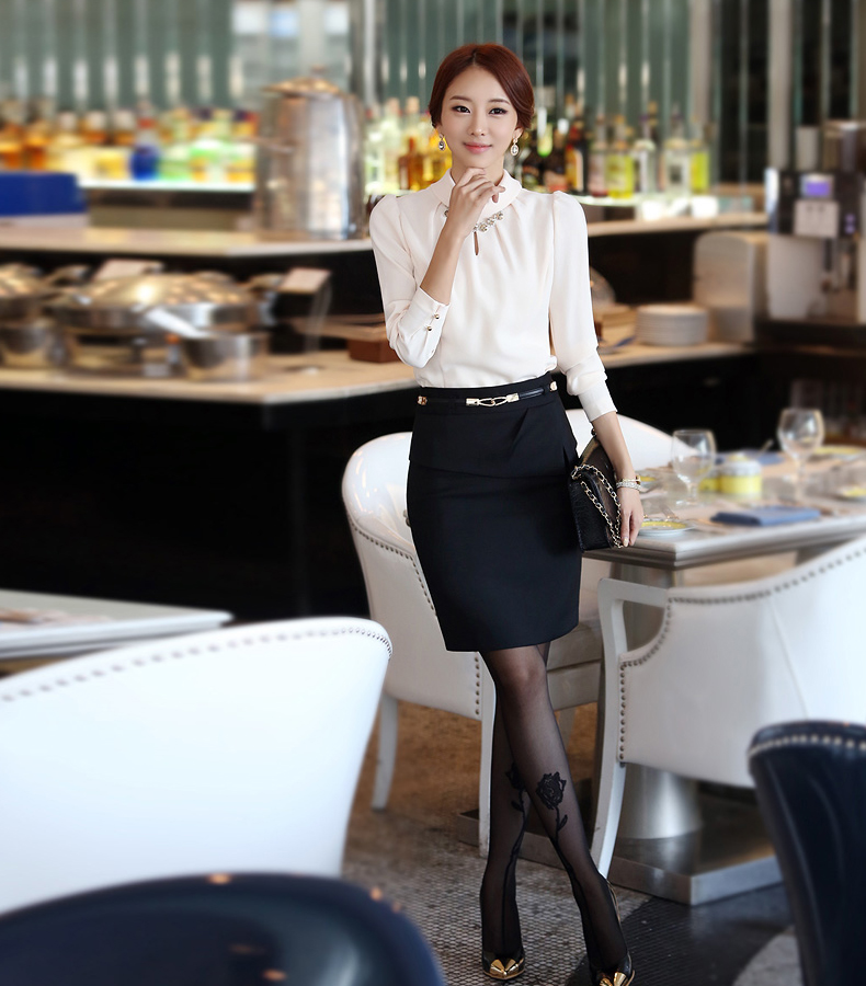 กระโปรงสั้นสีดำ ทรงเอเข้ารูป