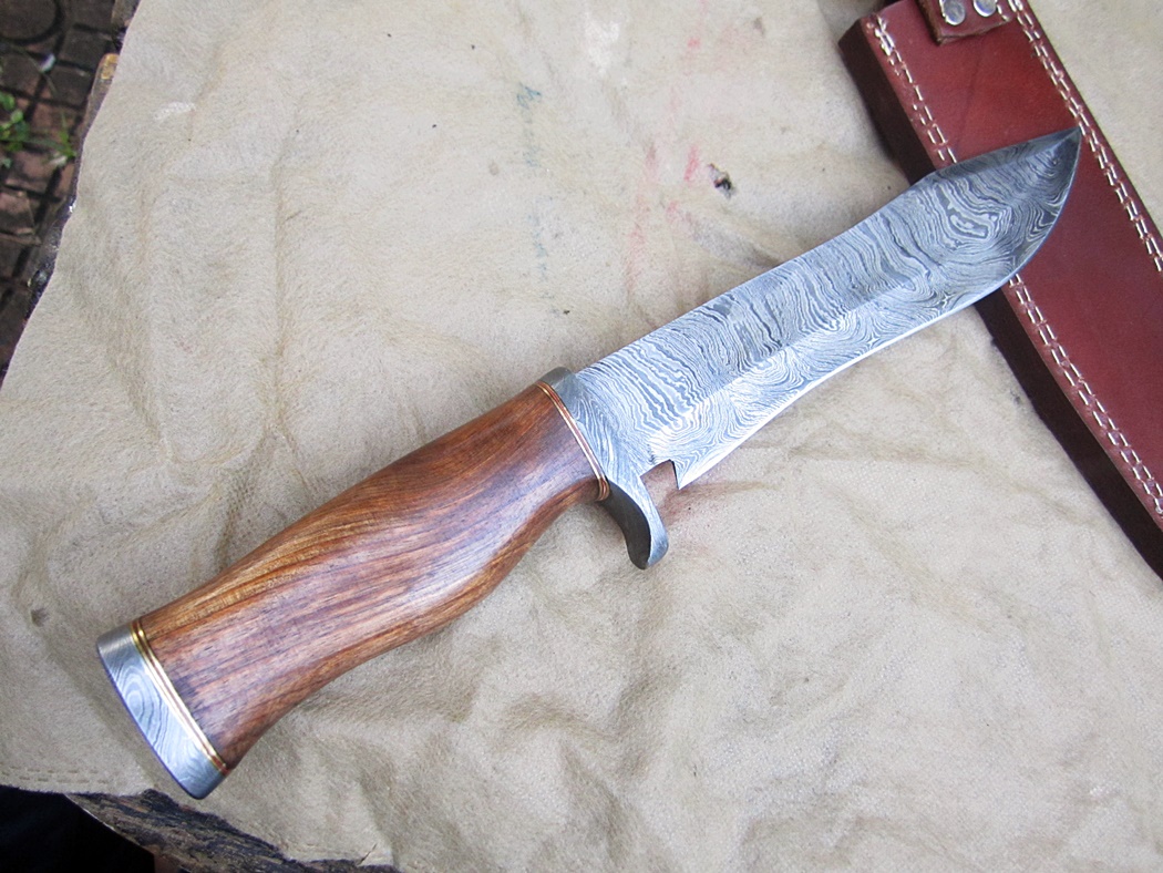 เหล็กลายของแท้Damascus steel custom handmade hunting bowie knife 13"