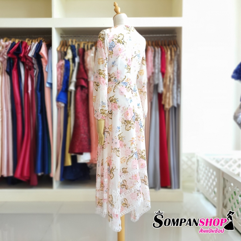 ชุดเดรสยาวลายดอกไม้ สีขาวครีม