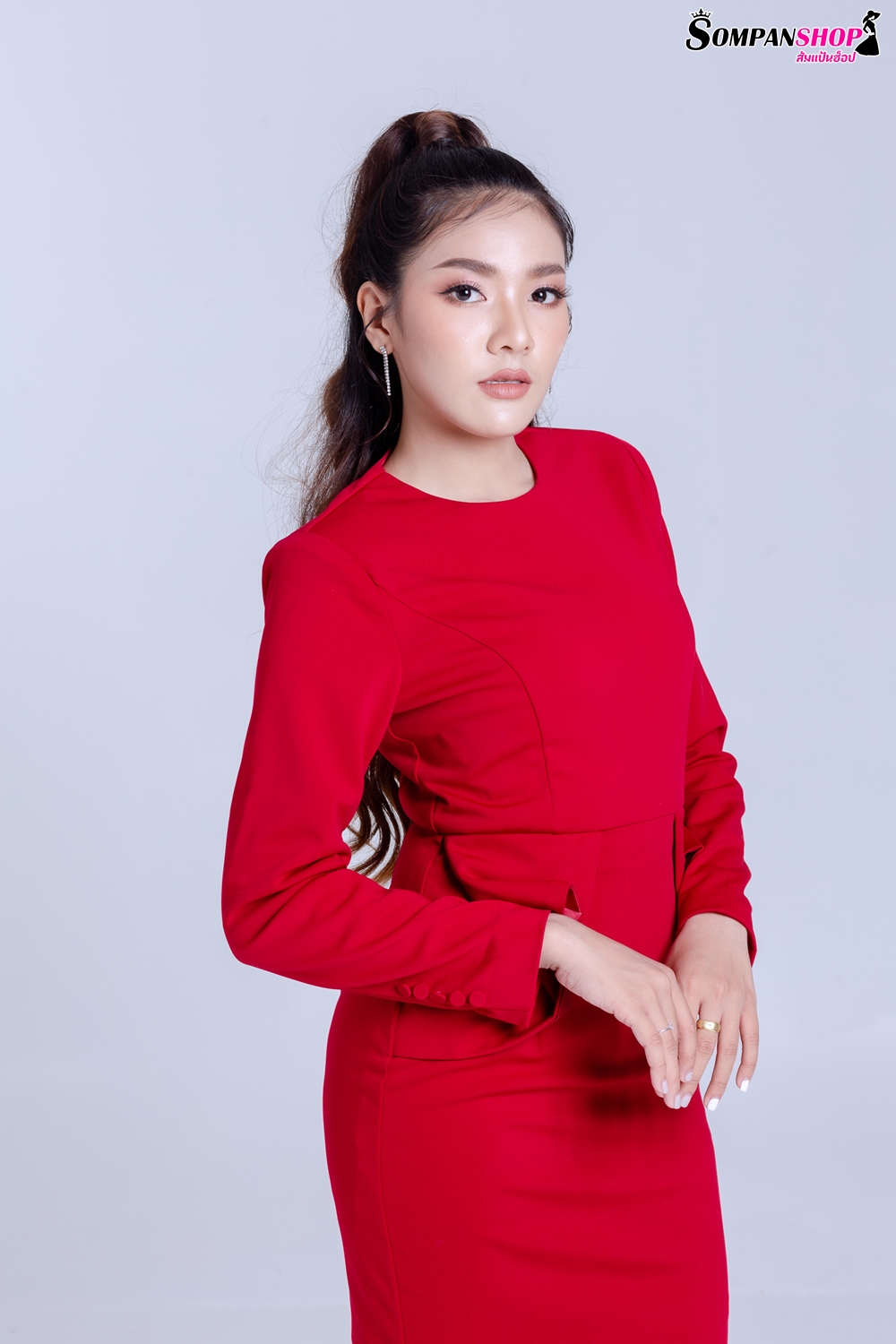 ชุดเดรสสีแดง แขนยาว กระโปรงทรงเอ แนวเรียบร้อยใส่ทำงานได้