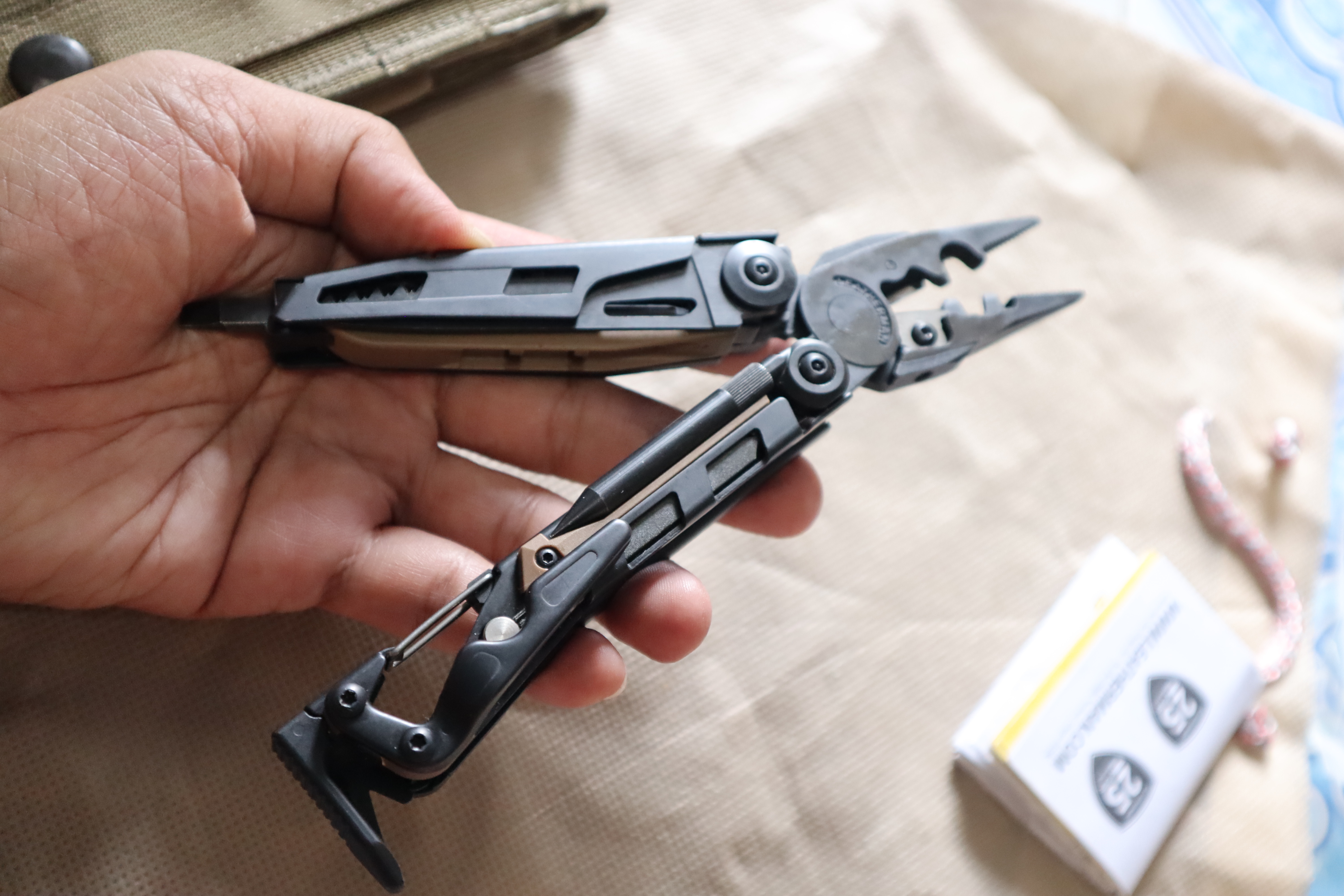 Leatherman MUT EOD Black Tactical Multi-Tool w Molle Sheath(ใหม่เก่าเก็บ)