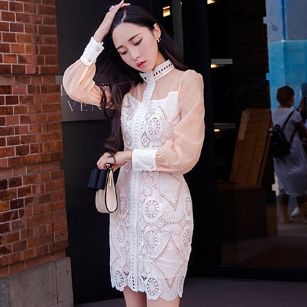 ชุดเดรสออกงานสีขาว เข้ารูป ผ้าลูกไม้ฉลุ สวยเก๋ ดูดี ใส่ออกงาน ไปงานแต่งงาน