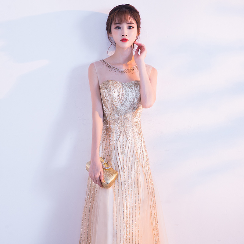 ชุดราตรี ชุดออกงาน ชุดไปงานแต่งงานสีทอง แขนกุด ผ้ากากเพชร แนวเรียบหรู สวยหรูดูแพง