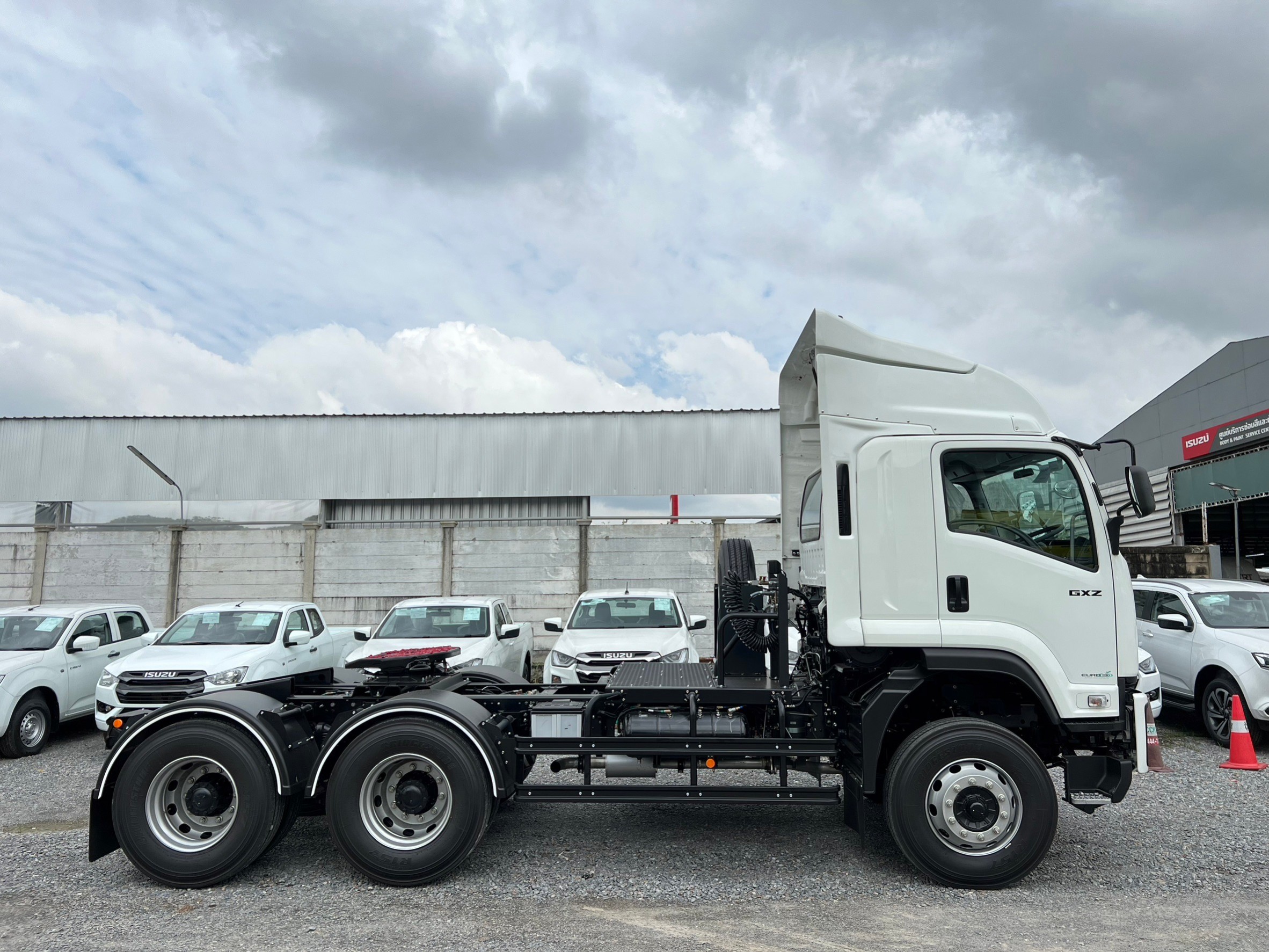 ISUZU GXZ THE ROCK (หัวลาก 10 ล้อ 2 เพลา) หัวแชสซี (Chassis)