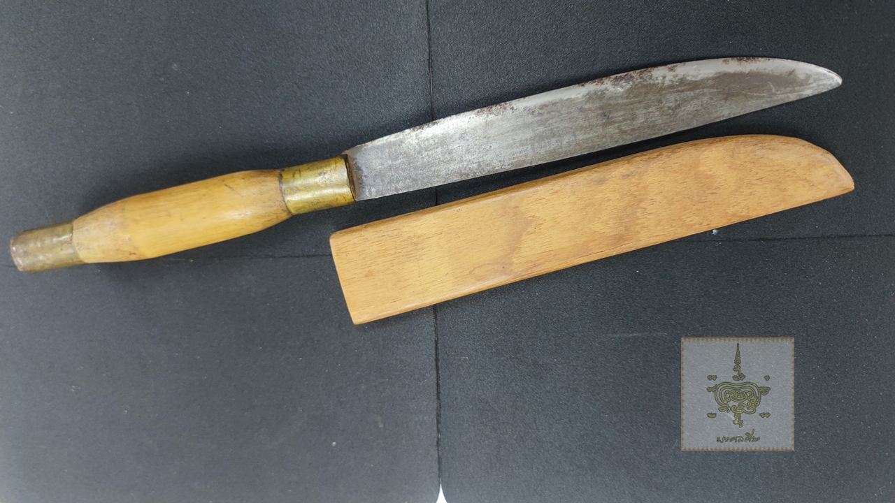 มีดสั้นเก่า เลี่ยมหัว-ท้ายด้วยทองเหลือง