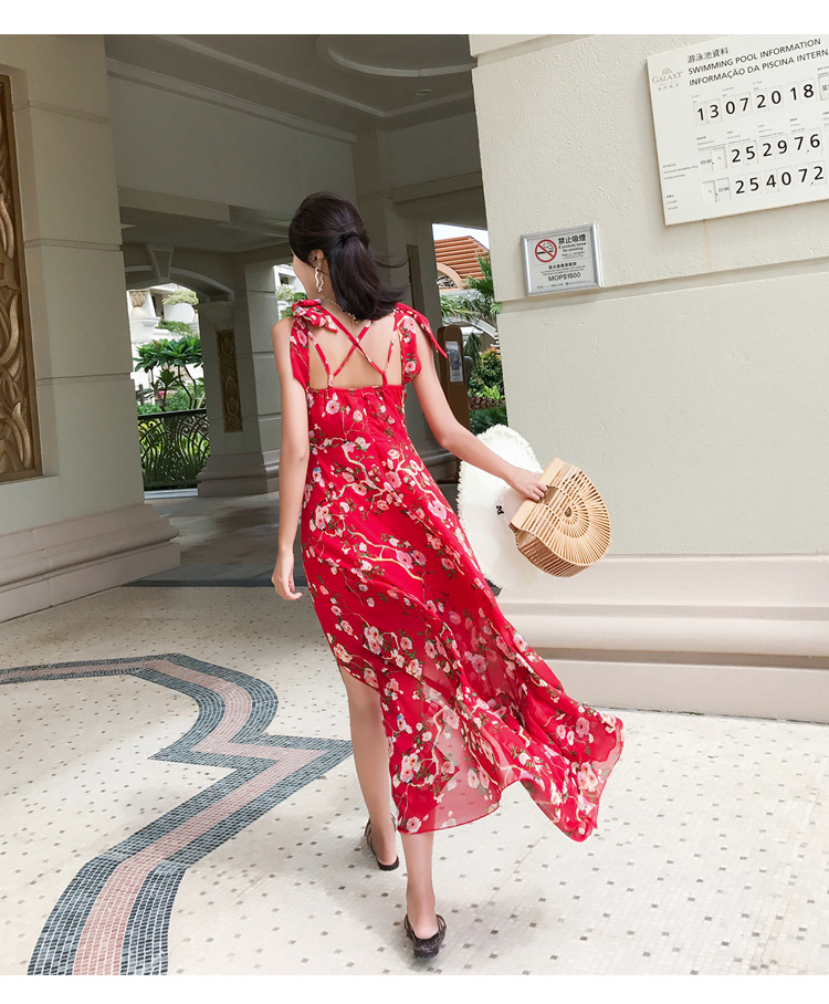 ชุดเดรสใส่ไปเที่ยวทะเลยาวสีแดง พิมพ์ลายดอกไม้สไตล์ฮาวายใส่เที่ยวทะเล สายเดี่ยว สายไขว์หลัง แขนผูกโบว์