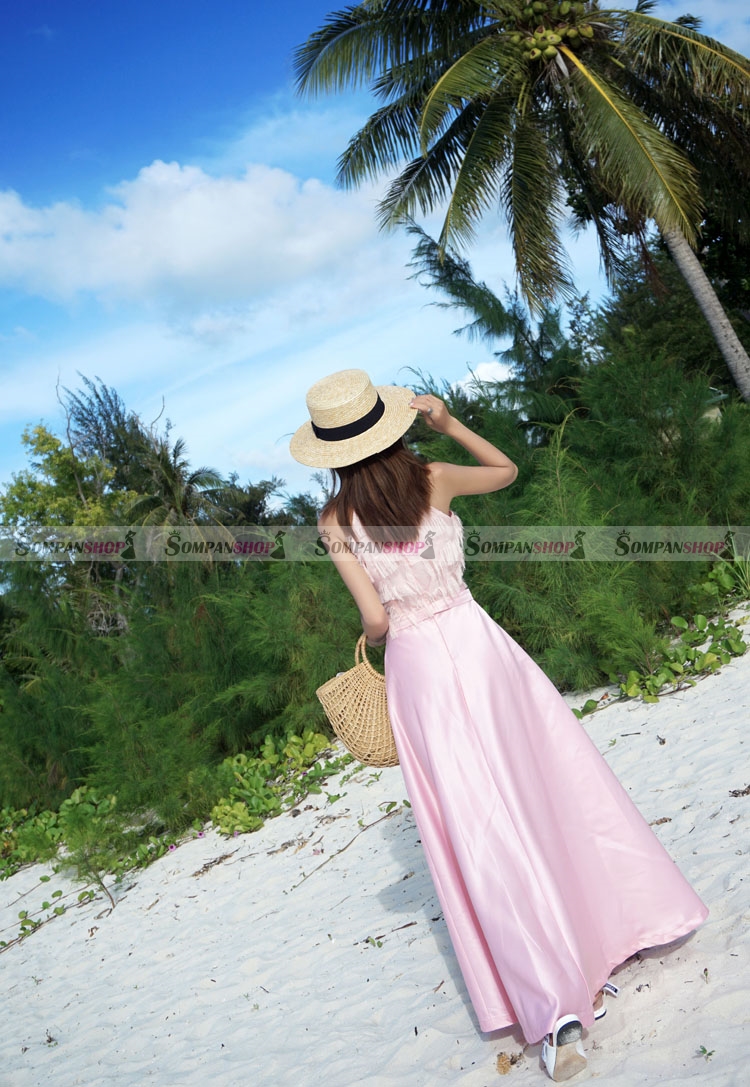 ชุดเดรสยาวสีชมพู แขนกุด แต่งขนฟรุ้งฟริ้งน่ารัก กระโปรงยาวทรงบาน แนวสวยหวาน น่ารักๆ