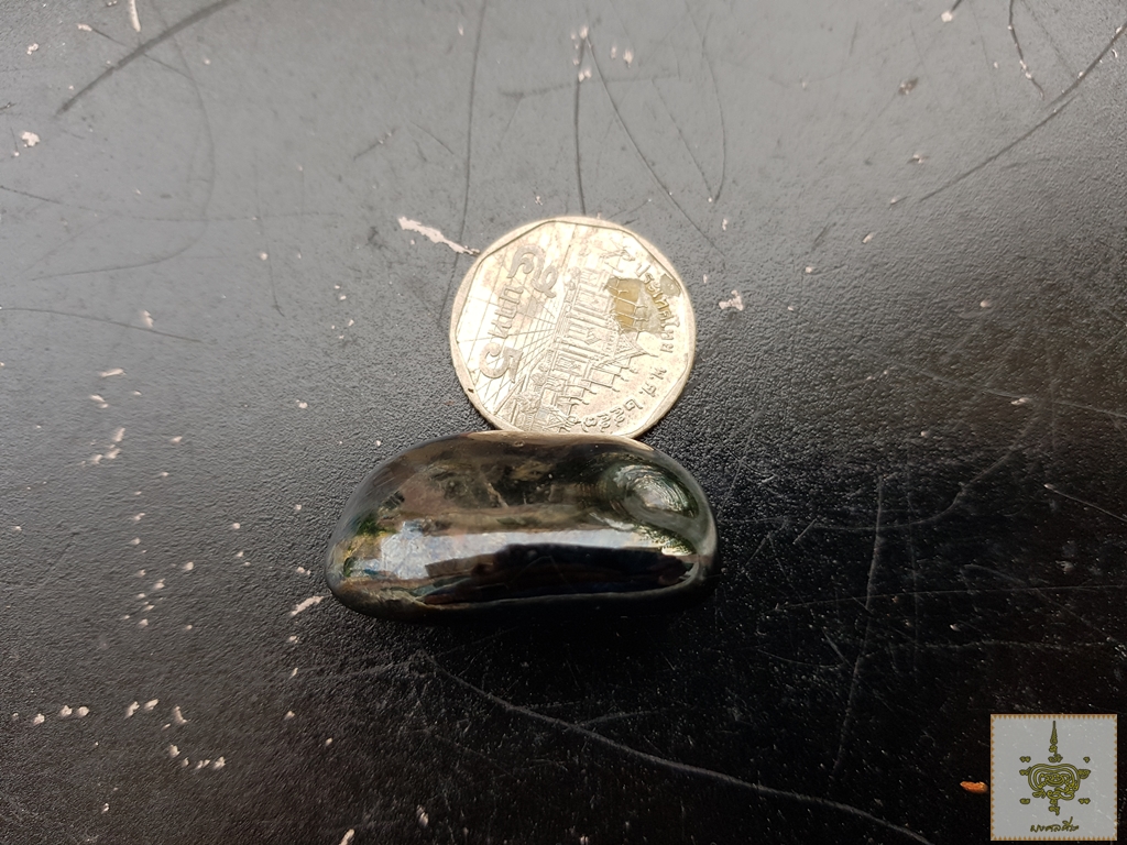 เหล็กไหลนิลกาฬ หรือไหลแก้วนาดูน