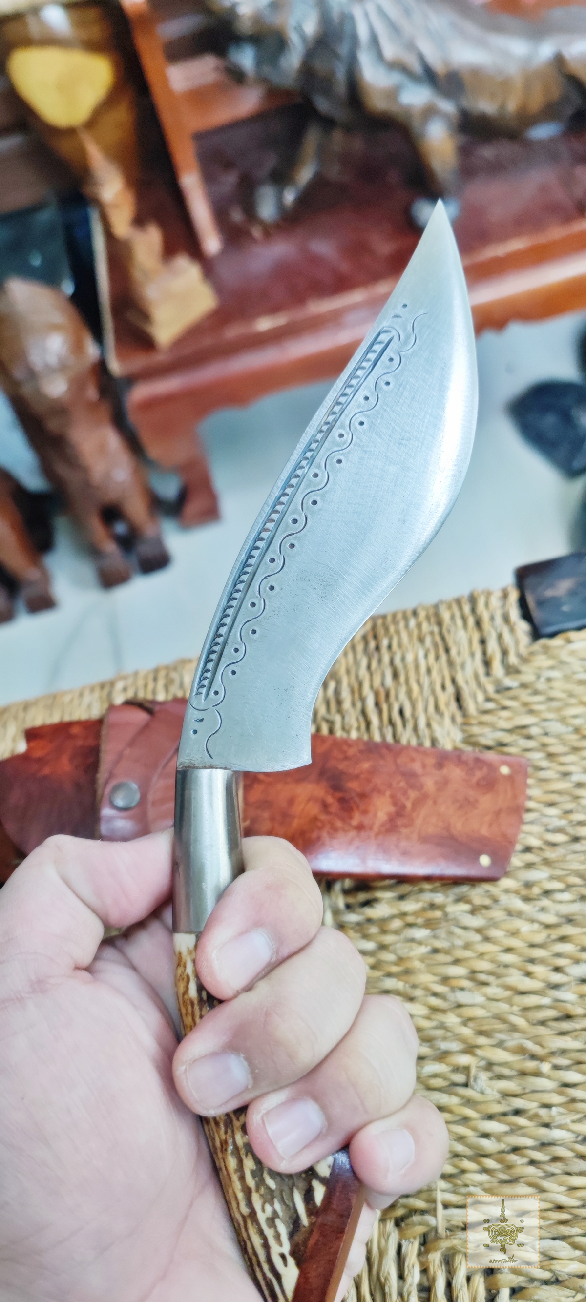 มีดเหน็บ ด้ามเขากวาง ฝักไม้ปุ่ม