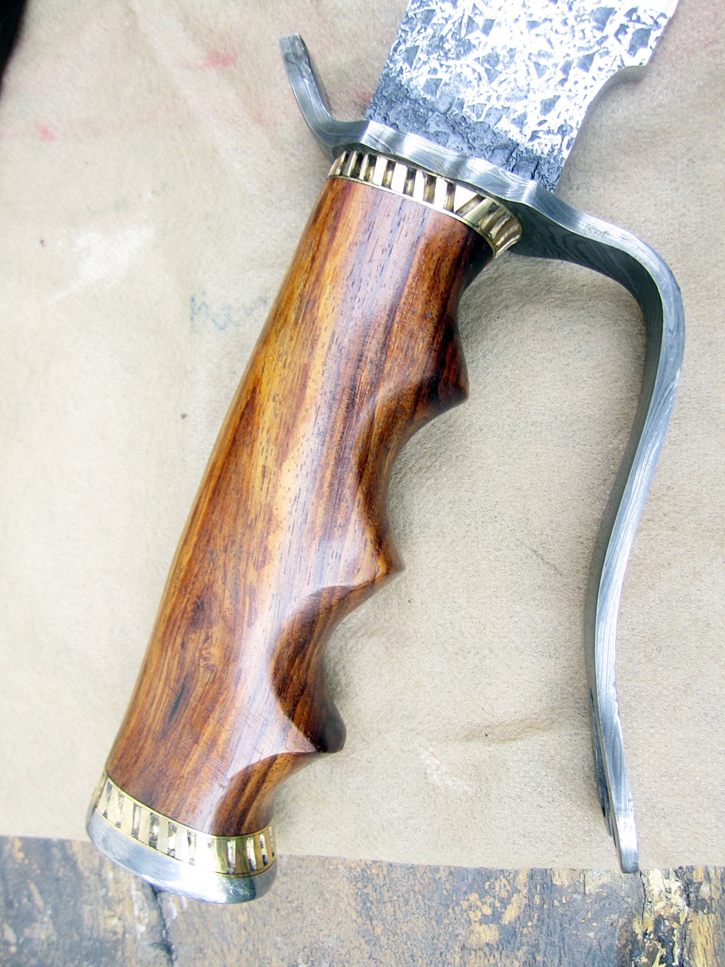 มีด เหล็ก D2 IMPACT CUTLERY RARE CUSTOM HAMMERED D2 ART BOWIE KNIFE BURL WOOD DAMASCUS GUARD UK