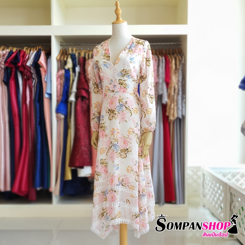 ชุดเดรสยาวลายดอกไม้ สีขาวครีม