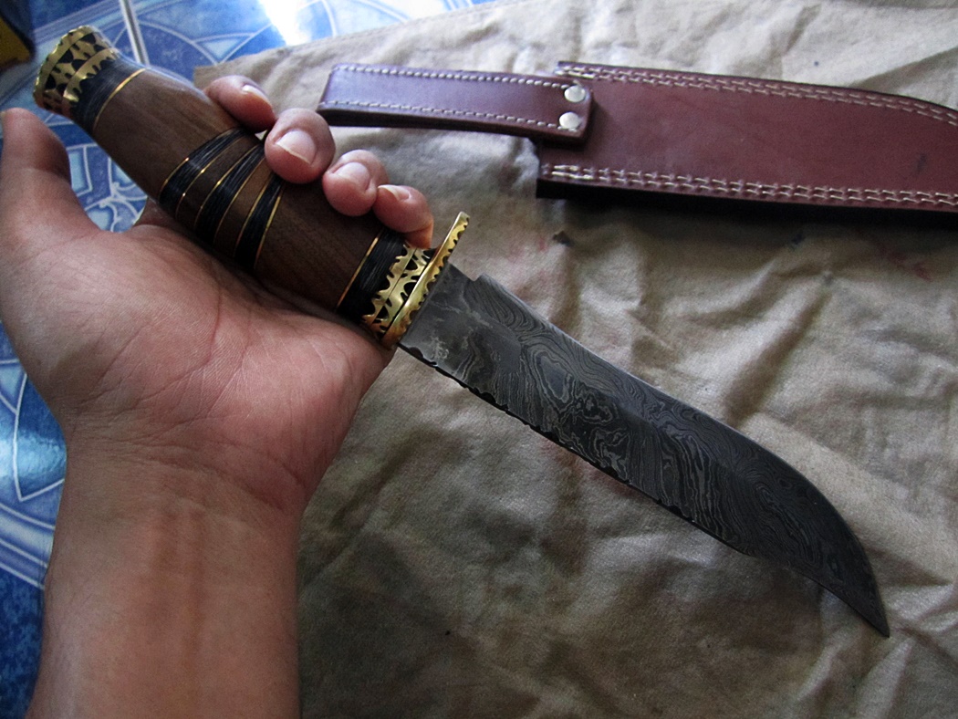 มีดเดินป่าDAMASCUS STEEL Ash damascus steel handmade hunting bowie knife 13" Canada