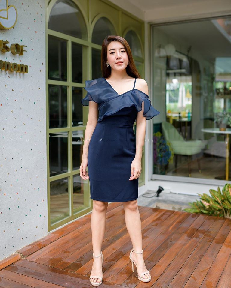 ชุดไปงานแต่งงานสีน้ำเงินกรมท่า เดรสสั้นแต่งระบายผ้าไหมแก้ว แบบน่ารัก สวยๆ เรียบหรูดูแพง ชุดราตรี ชุดไปงานแต่งงาน ชุดออกงาน