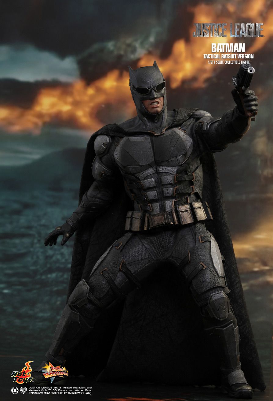 HOT TOYS 1/6 BATMAN (TACTICAL BATSUIT VERSION)
