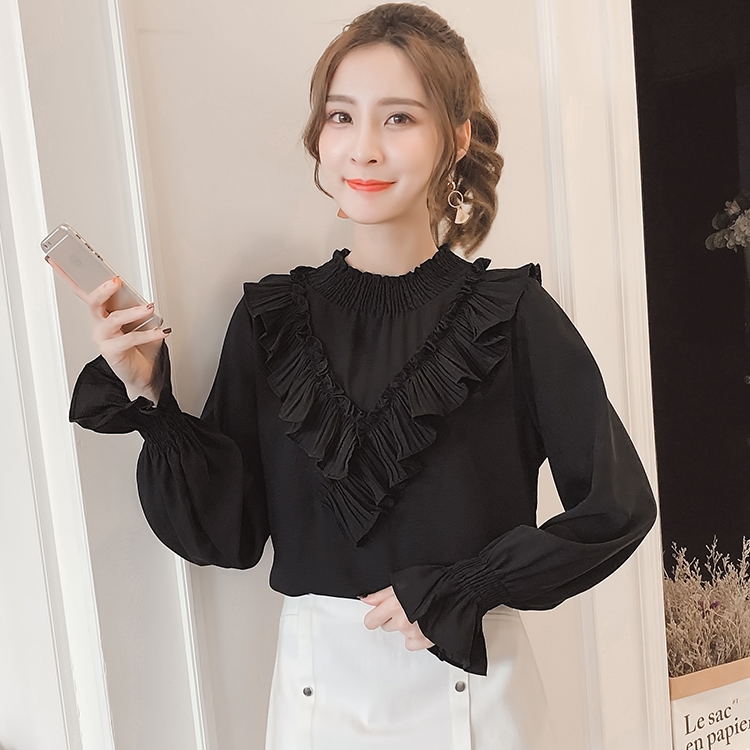 เสื้อผู้หญิงสีดำ แขนยาวปลายจั๊ม ผ้าชีฟอง แต่งระบายช่วงอก