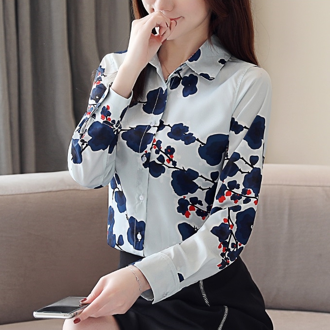 เสื้อเชิ้ตผู้หญิงสีฟ้าอมเทา แขนยาว ผ้าชีฟอง คอปก กระดุมหน้า