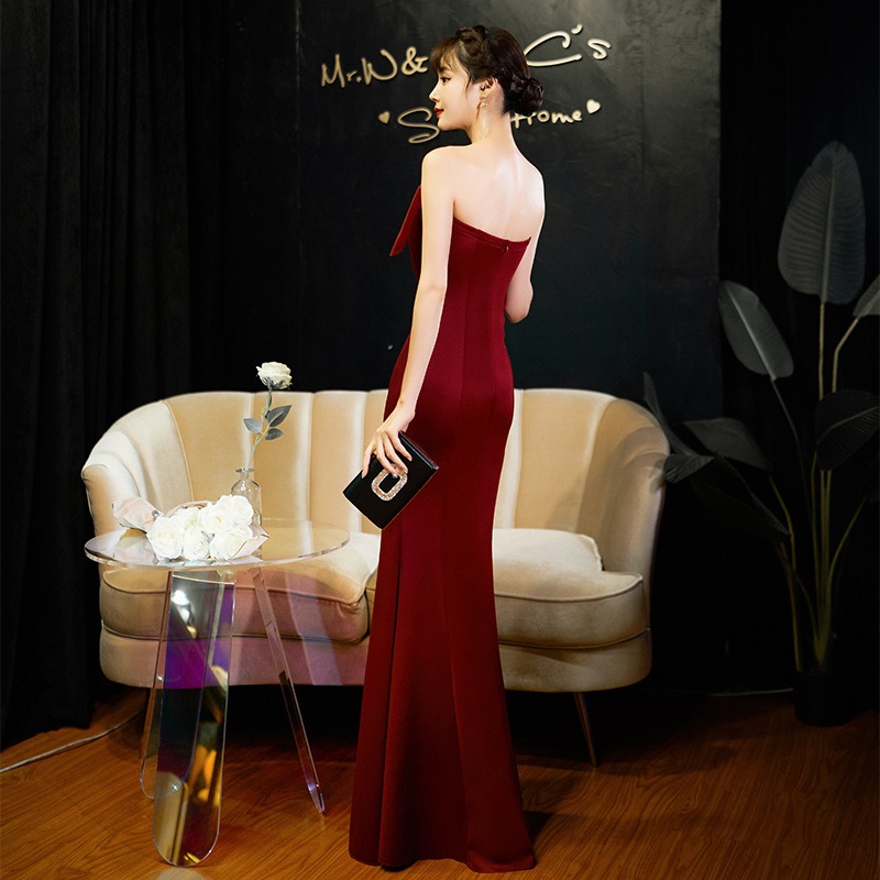 ชุดราตรียาวสีแดง เกาะอกแต่งโบว์ แนวเรียบหรู สวยดูแพง ใส่ออกงานราตรี งานแต่งงานกลางคืน