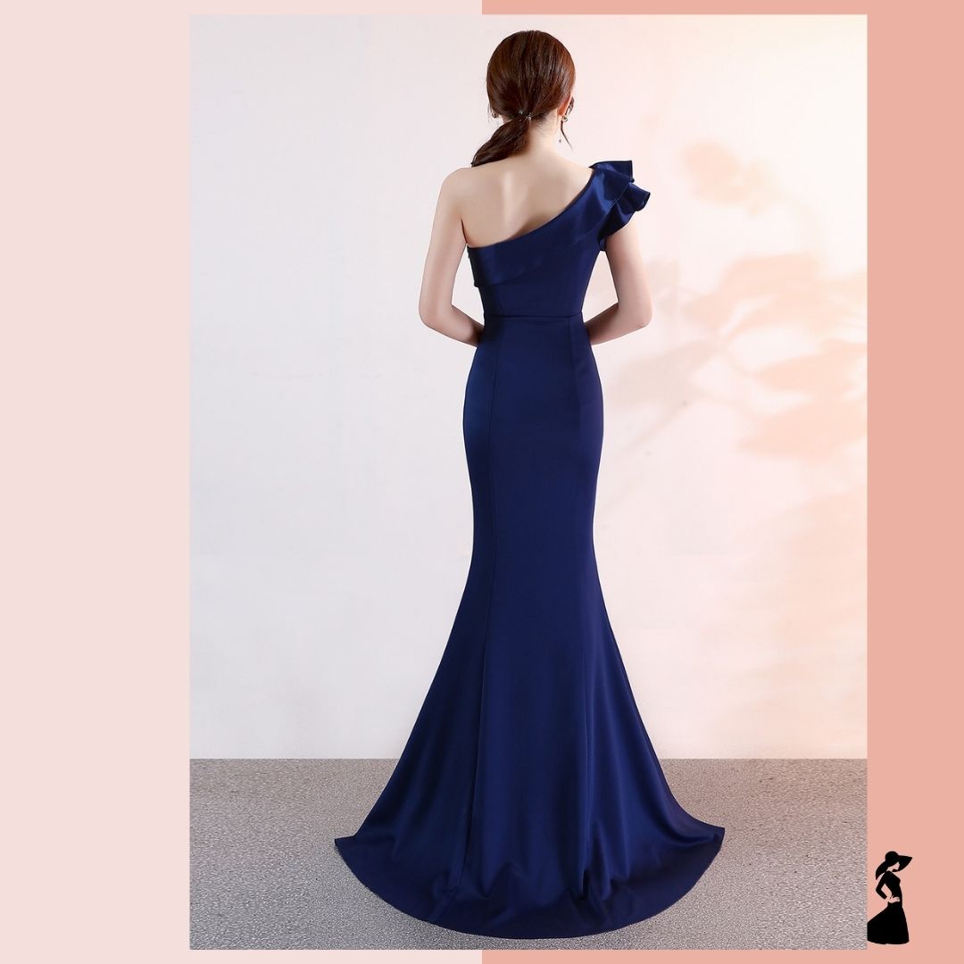 ชุดราตรี ชุดออกงาน ชุดไปงานแต่งงานสีน้ำเงินกรมท่า เดรสยาวไหล่เฉียง แนวเรียบหรู สวยหรู ดูดี