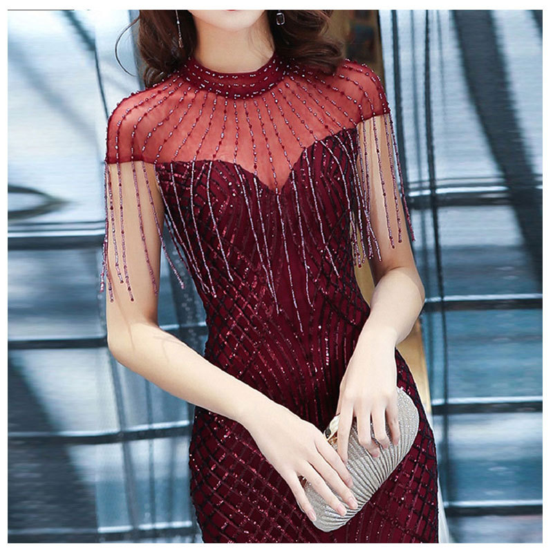 ชุดราตรี ชุดออกงาน ชุดไปงานแต่งงานสีแดง เรียบหรู สวยสง่า ดูอลัง ผ้าปักเลื่อม อกแต่งระบายลูกปัด กระโปรงทรงหางปลา